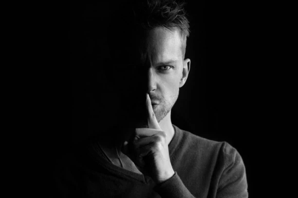 NE SLUŠAJTE JE DUŽE OD MINUTA: Ovo je ZVIŽDALJKA SMRTI! Najstrašniji zvuk na svetu para uši i odmah proizvodi MUČNINU i GLAVOBOLJU!