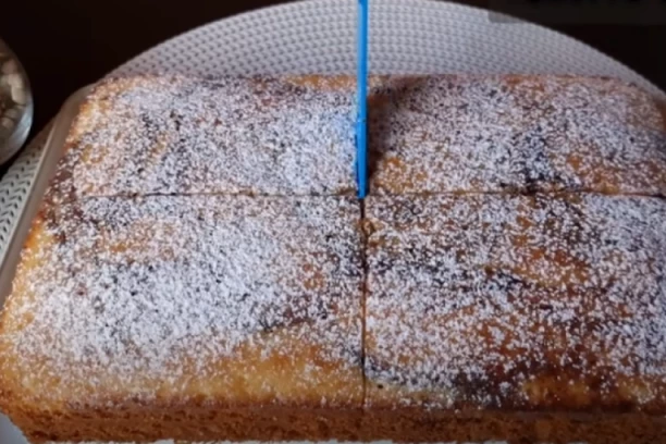 SUTRA NA PRAZNIK POJEDITE POSNI KOLAČ PO BAKINOM RECEPTU: Priprema se u plehu, a miris vraća u detinjstvo