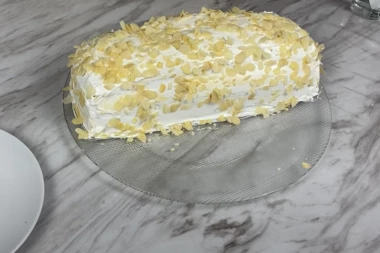 OVO JE BIO OMILJENI KOLAČ BATE ŽIVOJINOVIĆA: Nije bilo osobe koja nije TAMANILA ovu poslasticu (FOTO)