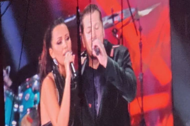 SUZE POTOPILE ARENU: Aco Pejović plakao zbog kume Prije - izašao na binu sa njom, pa otvorio dušu pred punom halom! (VIDEO)