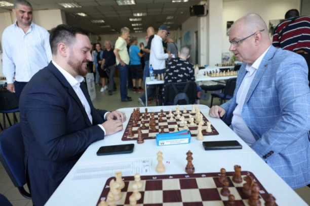 OPŠTINA STARI GRAD I ŠS BEOGRADA POKROVITELJI PREMIJER LIGE: Viteštvo za tablom u kultnoj zgradi "Borbe"