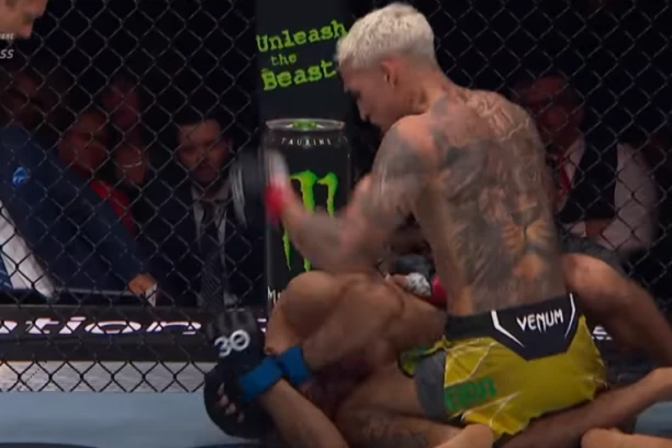UFC SPEKTAKL: Pogledajte kako je Čarls Oliveira dominirao protiv Beneila Dariuša (VIDEO)