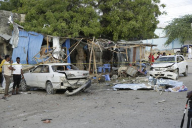 "POMOGAO SAM DA SE PRENESU SEDAM MRTVIH TELA" Odjeknula stravična eksplozija - bombaš samoubica razneo se usred čajdžinice u Somaliji