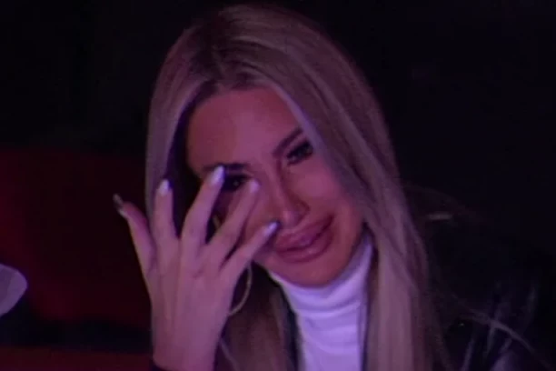 HITNO OGLAŠAVANJE TRUDNE ALEKS: Ostavila šok poruku, fanovi se tresu od straha!