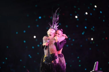 Aleksandra Prijović druge večeri bacila Arenu na kolena, evo ko su bili specijalni gosti!