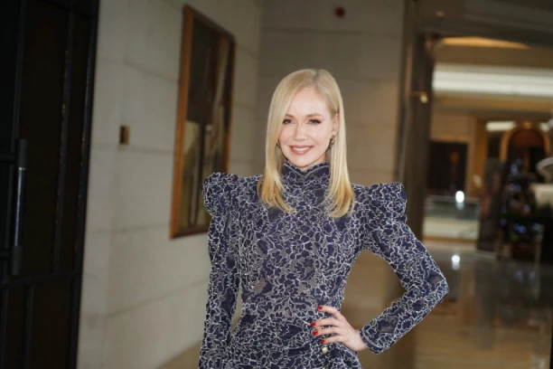 ZBOG MLADOLIKOSTI JELENA ROZGA STROGO POŠTUJE OVA TRI PRAVILA: Budila se natečena i sa bolovima u mišićima, zato UVEK PRATI SLEDEĆE SAVETE!