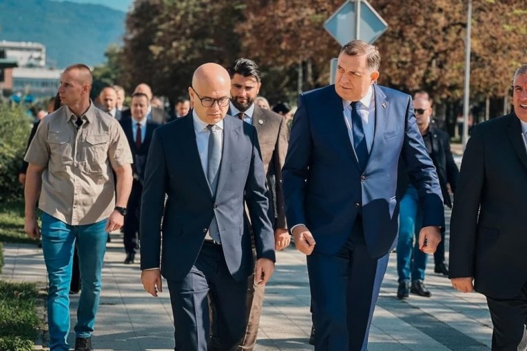 SRBIJA I SRPSKA SU POD OZBILJNIM UDAROM Vučević o napadima na Dodika i Vučića!