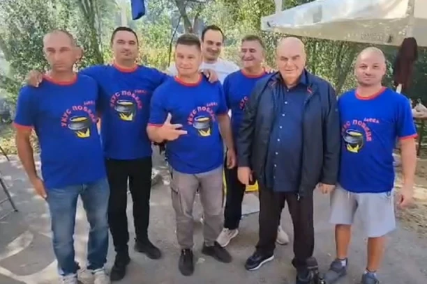 SAMO NAS OČUVANJE SRPSKE TRADICIJE I KULTURE SPAŠAVA: Palma obišao Gulašijadu u Kočinom Selu (VIDEO)