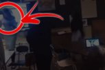 JOŠ JEDNA NASTAVNICA PRETRPELA NASILJE U ŠKOLI I TO NA GORI NAČIN! Učenica je pogodila stolicom u glavu - sve snimili i podelili na Fejsbuk (VIDEO)