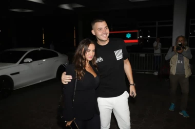 SUSRET VIKTORA ŽIVOJINOVIĆA I MAJKE ALEKSANDRE PRIJOVIĆ: Pred treći koncert u Areni, OVO se prvi put desilo! (VIDEO)