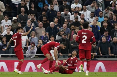 TRAGEDIJA LIVERPULA: "Redsi" igrali sa dva igrača manje, pa izgubili autogolom u 96. minutu (VIDEO)