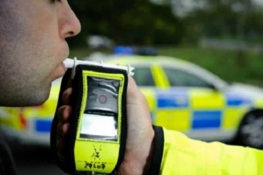 BOSANAC MRTAV PIJAN DIVLJAO ZA VOLANOM PO AUSTRIJI: Kad ga je policija zaustavila, od prizora samo što se nije onesvestila