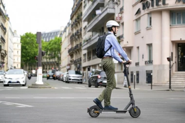 NOVA PRAVILA VEZANA ZA ELEKTRIČNE TROTINETE! Koliku kaznu ćete dobiti ako ne posedujete OVO!