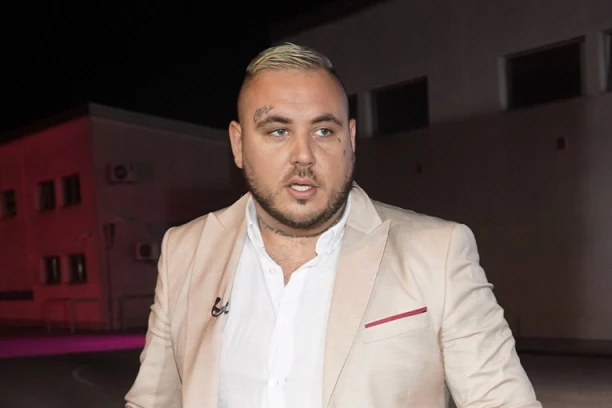 CAR DIREKTNO IZ PORODILIŠTA: Podelio srećne vesti, porodica postala bogatija za jednog člana!