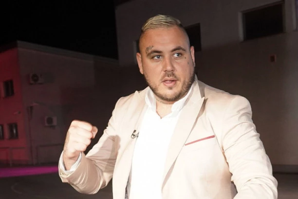 CAR SE VRAĆA NA STARO, NAKON BURNOG RASKIDA SA TRUDNOM ALEKSANDROM: Bacio se u "promet", pa obradovao devojke!