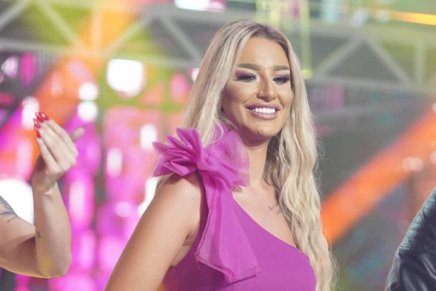 ŠTA NA OVO KAŽE CAR?! Nikad šokantnija transformacija trudne Aleksandre Nikolić, fanovi gledaju i ne veruju! (FOTO)