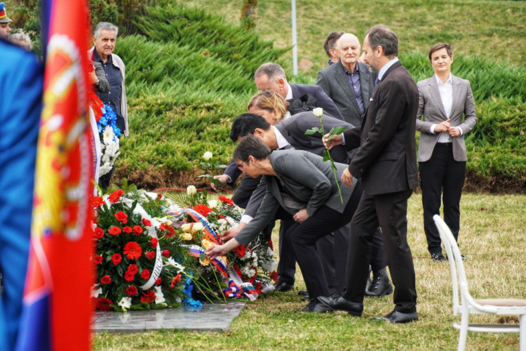 Polaganje venaca u spomen parku ''Jajinci''