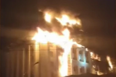 NAJMANJE 25 POVREĐENIH! Gori zgrada gradske uprave za bezbednost! (VIDEO)
