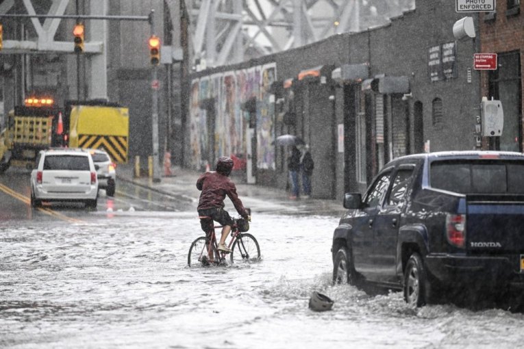 GRAD NA UDARU NOVE KATASTROFE! Njujork se bori sa poplavama, a sad stiže i novi užas - izdato hitno upozorenje za stanovnike