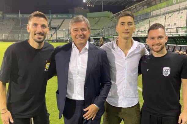 PIKSI TRLJA RUKE! Stojković GLEDAO veliki derbi Grčke! Oduševio ga tandem "orlova"!