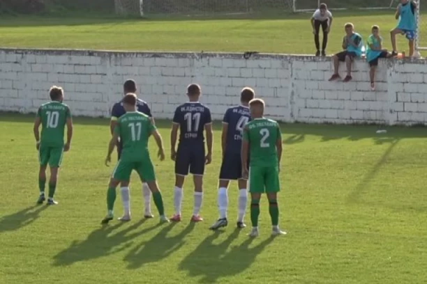 "BULKE" ZAMIRISALE U SURČINU: I rezultati ostalih mečeva su im išli u prilog - Vladan Milosavljev het-trikom odveo Bulbulderce na čelo tabele! (VIDEO)