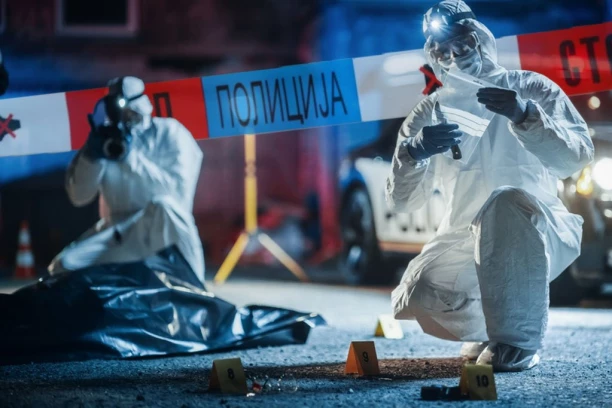 MAFIJAŠKO DVOSTRUKO UBISTVO REŠENO POSLE 27 GODINA! Popeo se na 4. sprat i izrešetao braću na vratima na Dorćolu!