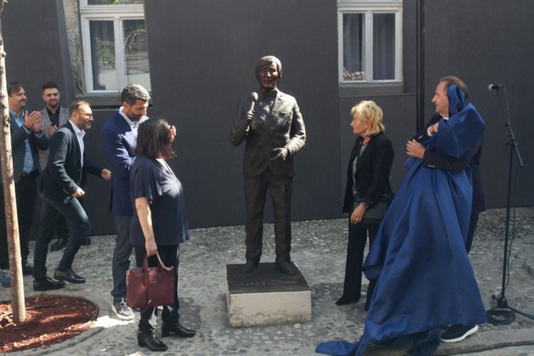 Toma Zdravković spomenik