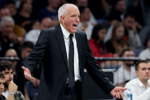 POVREDIO SE KOŠARKAŠ PARTIZANA: Željko Obradović ne zna šta ga je snašlo