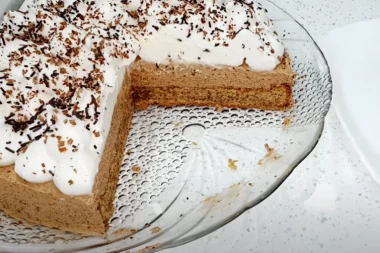 VASINA TORTA KOJA JE NASTALA U PARAĆINU OMILJENA JE SRBIMA:  Poslastičari kažu da NEMA BOLJE, preukusna! (FOTO)