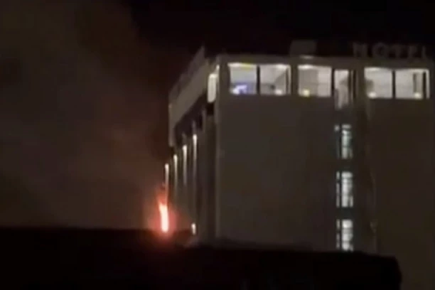 VELIKI POŽAR U KRAGUJEVCU! Gori višespratnica kod poznatog hotela! (VIDEO)