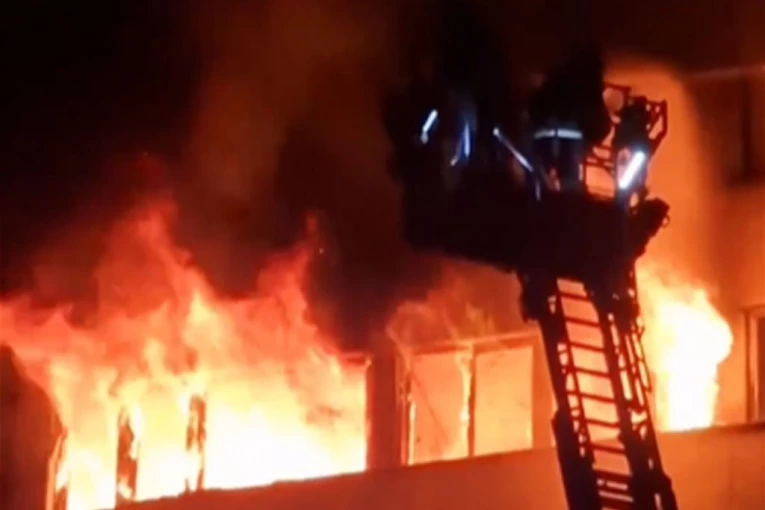 U POŽARU U KRAGUJEVCU NASTRADALE DVE ŽENE: Vatra izbila u stanu na 11. spratu!