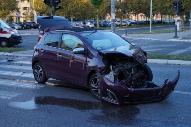 STRAVIČNA NESREĆA NA NOVOM BEOGRADU! Hitna pomoć na terenu, ima povređenih! (FOTO)