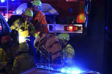 STRAVIČNA NESREĆA KOD LAŠVE: Dve osobe poginule, još dve zarobljene u smrskanim vozilima