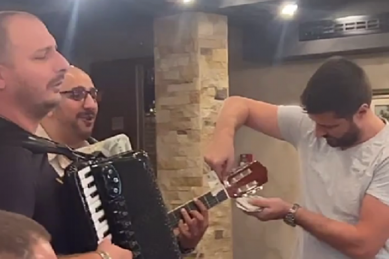 Marko Miljković kiti muzičare