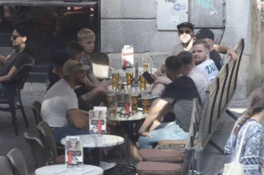 PROZIVALI ZVEZDU, SADA SE KRIJU PO BEOGRADU: Evo KAKO smo zatekli NAVIJAČE Jang Bojsa pred utakmicu! (FOTO)