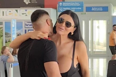 STIGLA CRNOGORSKA SNAJKA! Marko Marković izljubio Elektru Elit na podgoričkom aerodromu! (PAPARACO)