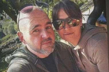 MAJKA DARKA LAZIĆA OBJAVILA PRVU ZAJEDNIČKU FOTKU SA NOVIM DEČKOM: Biznismen pred VENČANJE sa Brankom poručio OVO!