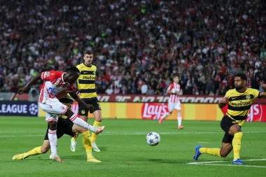 CENTIMETRI DELILI ZVEZDU OD 2:0! Evo zbog čega je poništen gol Bukarija (VIDEO)