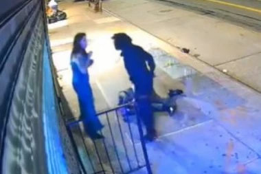 IZBODEN NA ULICI IZ ČISTA MIRA: Šokantan snimak brutalnog ubistva mladog pesnika u Njujorku (UZNEMIRUJUĆI VIDEO)