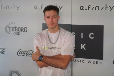 NAŠ POZNATI REPER DOBIO DETE: Osvanula slika iz porodilišta, ćerkici dao moćno, borbeno ime (FOTO)