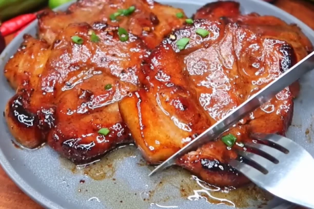 ŠNICLE U SOSU OD AJVARA: Gurmanski ručak koji će oduševiti celu porodicu, spremite se na drugačiji ukus!