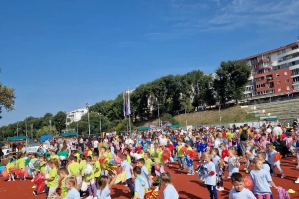 ODRŽAN MALI SAJAM SPORTA U KRALJEVU: Prelepa TRADICIJA koja traje VEĆ ŠEST godina! (GALERIJA)