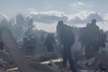 MASAKR U UKRAJINSKOM SELU KOD HARKOVA: U navodnom ruskom napadu stradalo 49 osoba, sedmoro povređeno (UZNEMIRUJUĆI FOTO)