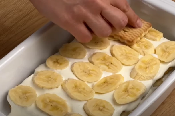 NAPRAVITE KEKS TORTU SA BANANAMA:  Nikada brža poslastica kojoj nijedan SRBIN ne može da odoli (FOTO)