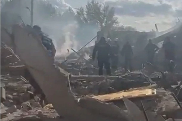 VOJNA PARADA POSTALA SCENA MASAKRA! Ruske rakete ubile najmanje 19 visokih oficira i vojnika!