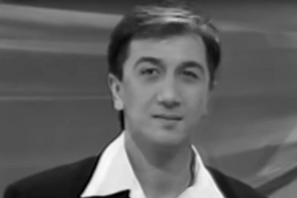 NAŠEG PEVAČA STIGLO PROKLETSTVO ZBOG POKOJNOG KOLEGE: Decenijama se KRIJE ISTINA o UZROKU SMRTI, a u ovoj SVESCI se krila MRAČNA ISTINA!