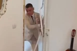 ŠOK SNIMAK SA SPSKE SVADBE! Momak razvaljuje vrata od mladine sobe! LJUDI GLEDAJU I NE VERUJU! (VIDEO)
