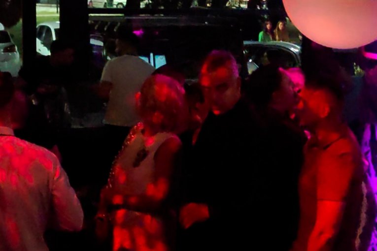 Milo Đukanović sa suprugom na nastupu Nataše Bekvalac