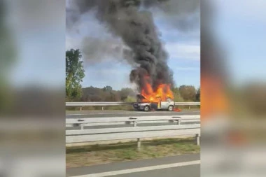 VATRA GUTA "FIAT": Zapalio se automobil na auto-putu Miloš Veliki!