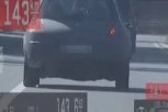 DROGIRAN UPRAVLJAO AUTOMOBILOM: Preticao kolonu vozila preko pune linije - vozio 143,6 KM/H! Uhapšen Užičanin (VIDEO)